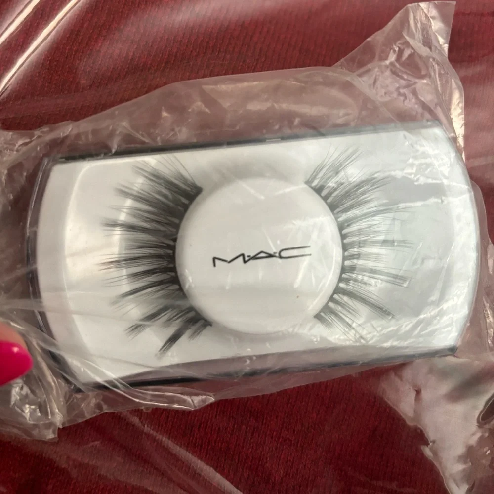 M·A·C Lash/87 Maximalist Lash - Picture 3 of 3